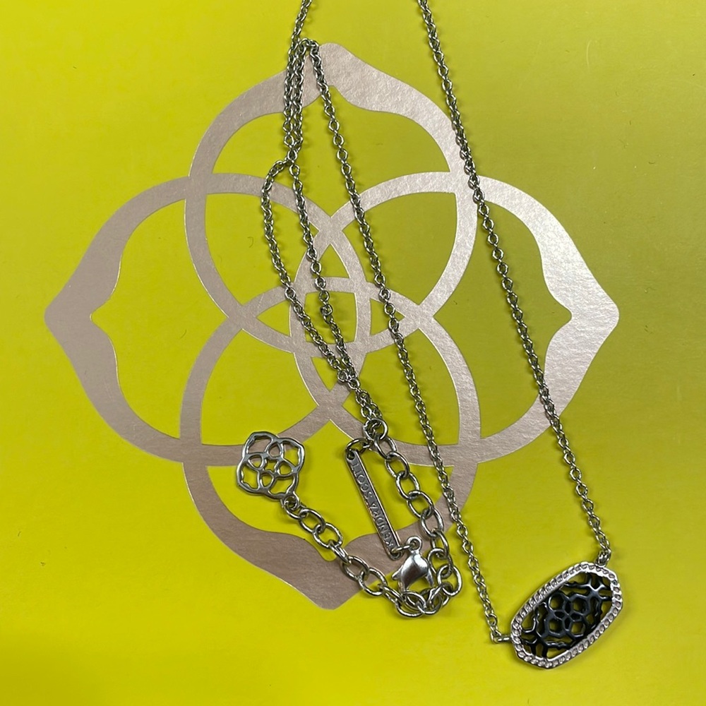 Kendra Scott necklace